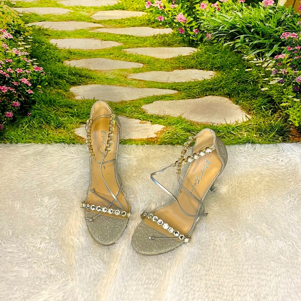 NWOT Betsy Johnson heels